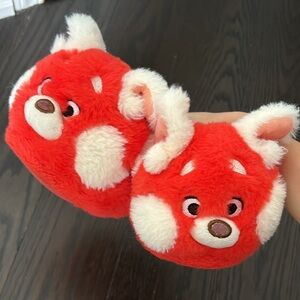 Disney Turning Red kids’ slippers